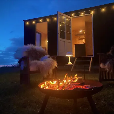 Cozy Tiny House On A Farm בית חווה