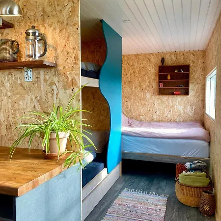 Cozy Tiny House On A Farm בית חווה
