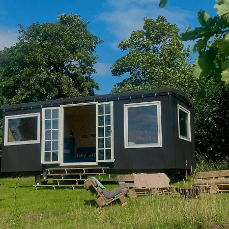 Cozy Tiny House On A Farm בית חווה