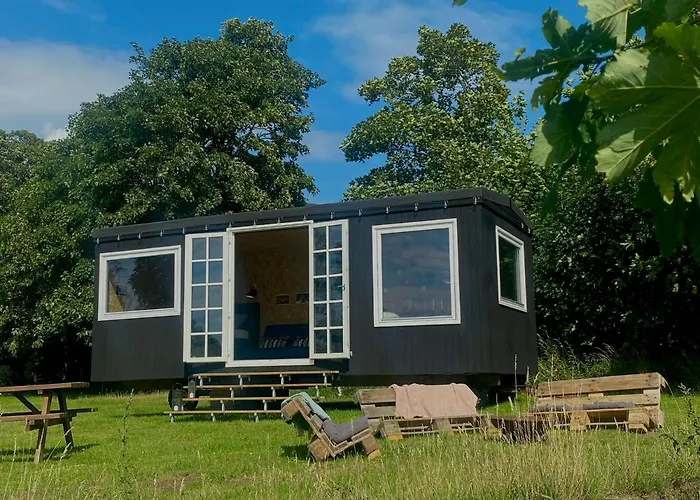 Cozy Tiny House On A Farm 农家乐